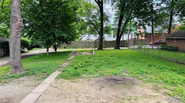 1625 Gallaher Avenue, St Charles, MO 63301