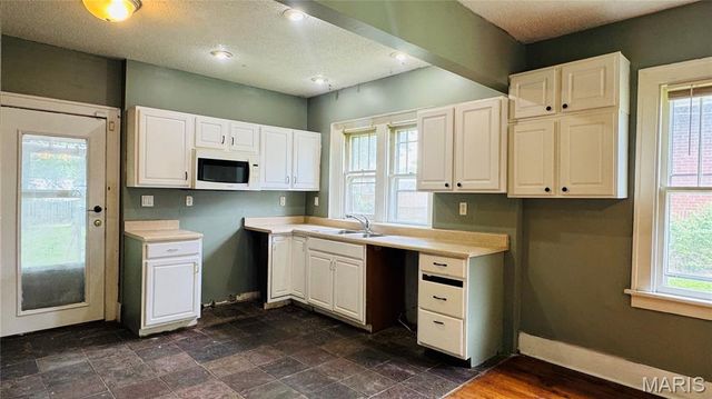 1625 Gallaher Avenue, St Charles, MO 63301