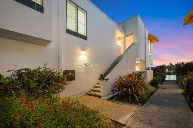 702 Portofino Lane, Foster City, CA 94404