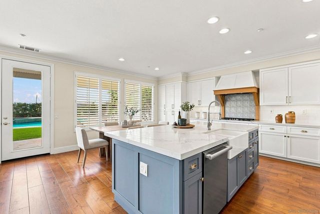 9846 Falcon Bluff St, San Diego, CA 92127