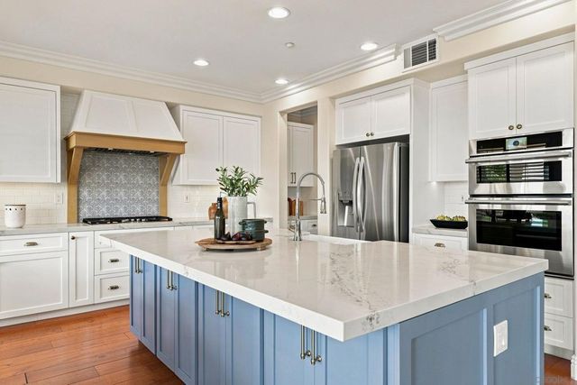 9846 Falcon Bluff St, San Diego, CA 92127