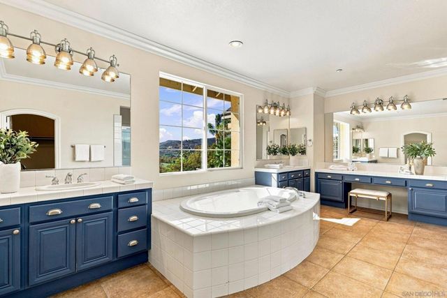 9846 Falcon Bluff St, San Diego, CA 92127