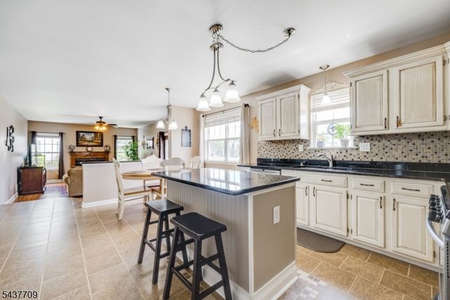 6 Snead Ct, Mount Olive Twp., NJ 07836