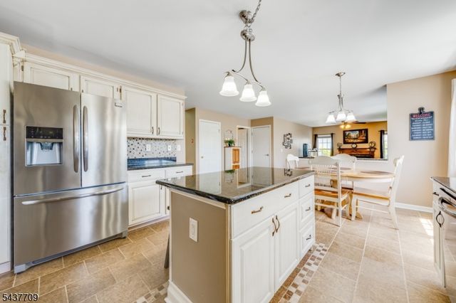 6 Snead Ct, Mount Olive Twp., NJ 07836