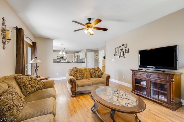6 Snead Ct, Mount Olive Twp., NJ 07836