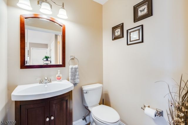 6 Snead Ct, Mount Olive Twp., NJ 07836