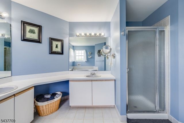 6 Snead Ct, Mount Olive Twp., NJ 07836