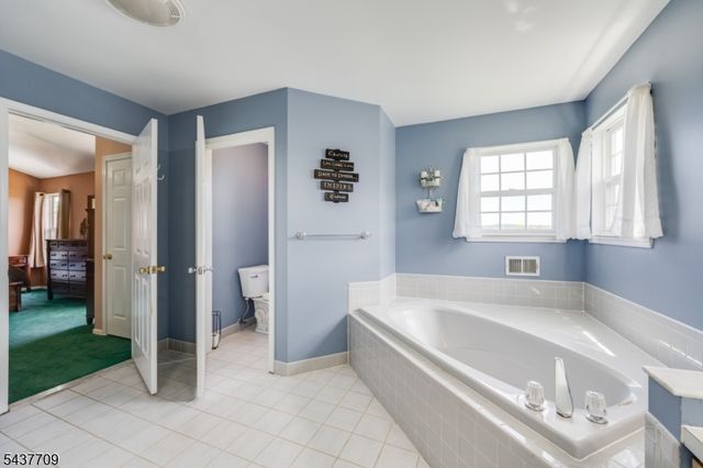 6 Snead Ct, Mount Olive Twp., NJ 07836