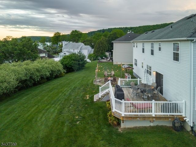 6 Snead Ct, Mount Olive Twp., NJ 07836
