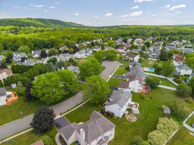 6 Snead Ct, Mount Olive Twp., NJ 07836