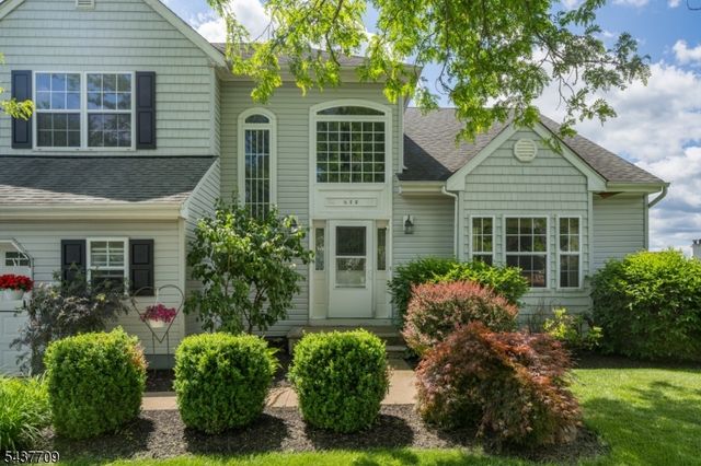 6 Snead Ct, Mount Olive Twp., NJ 07836