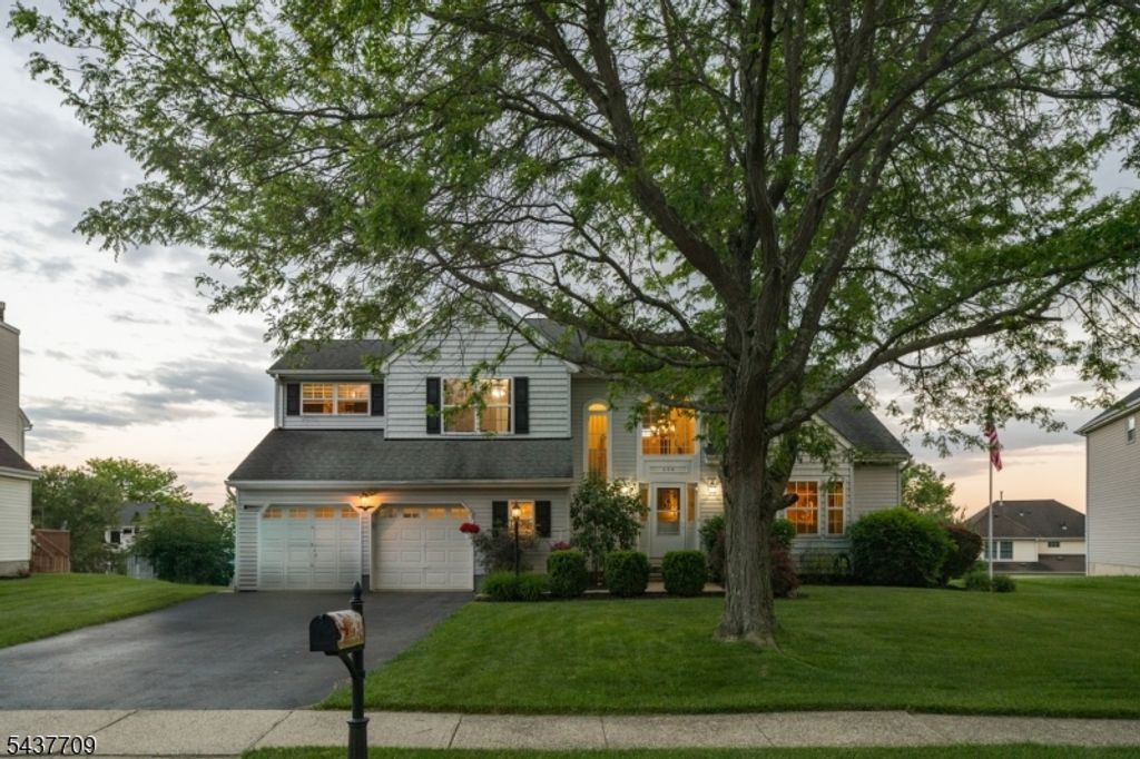 6 Snead Ct, Mount Olive Twp., NJ 07836