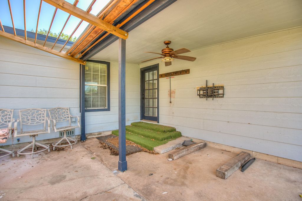Image 22 of property listing at 114 Clayton Street, San Angelo, TX 76905