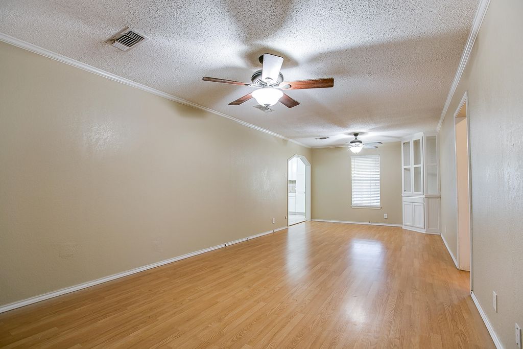 Image 5 of property listing at 114 Clayton Street, San Angelo, TX 76905