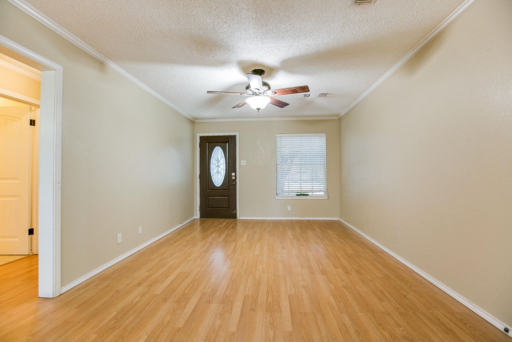 Image 6 of property listing at 114 Clayton Street, San Angelo, TX 76905