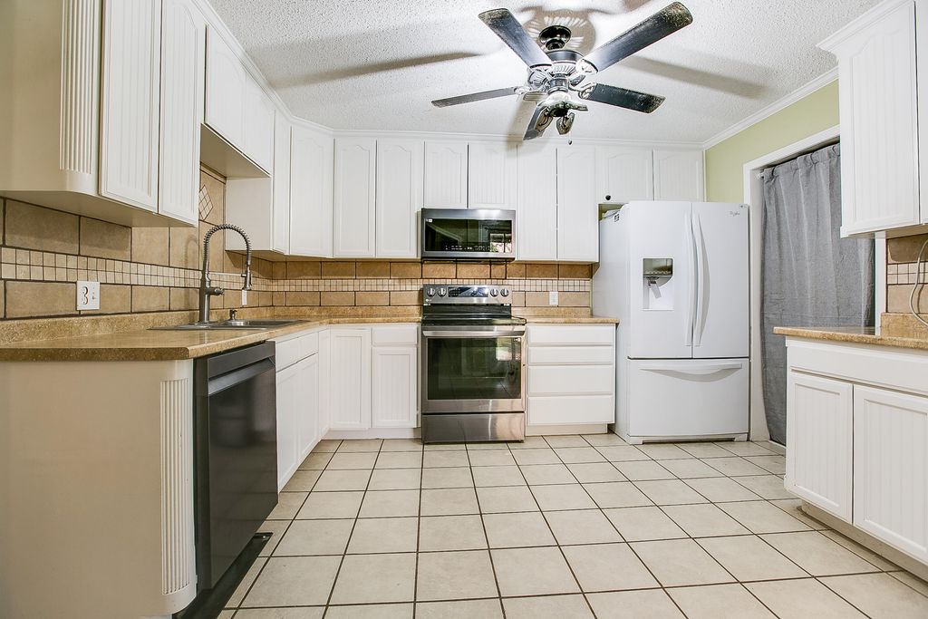 Image 7 of property listing at 114 Clayton Street, San Angelo, TX 76905