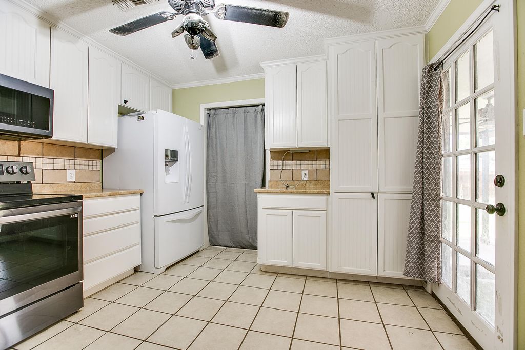 Image 8 of property listing at 114 Clayton Street, San Angelo, TX 76905