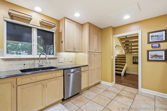 209 Walnut Circle, Grove, OK 74344