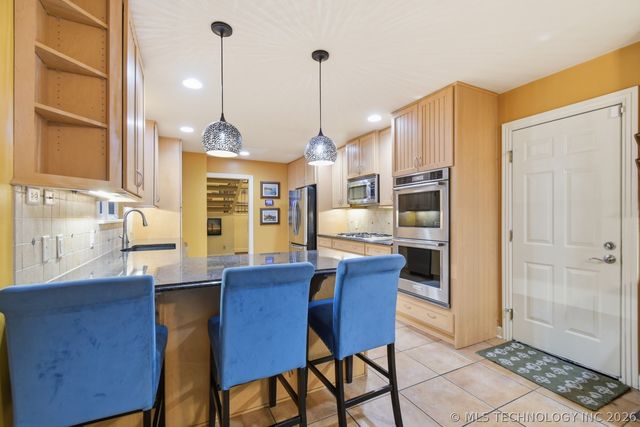 209 Walnut Circle, Grove, OK 74344