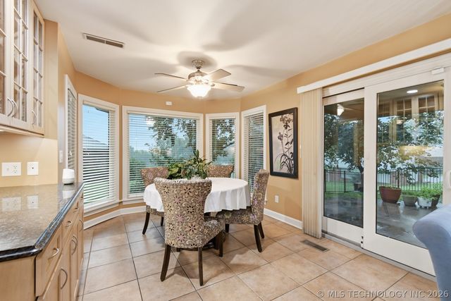 209 Walnut Circle, Grove, OK 74344