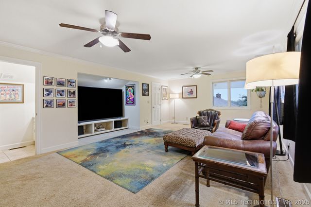 209 Walnut Circle, Grove, OK 74344