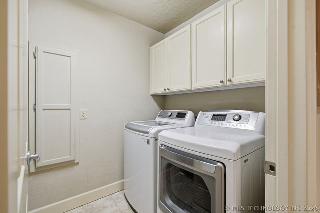 209 Walnut Circle, Grove, OK 74344