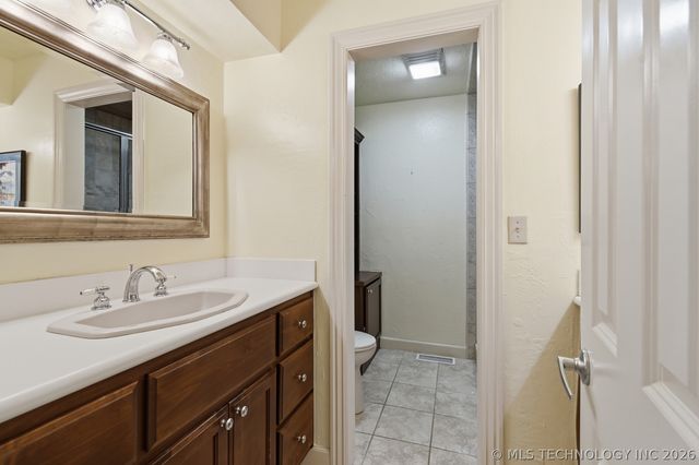 209 Walnut Circle, Grove, OK 74344