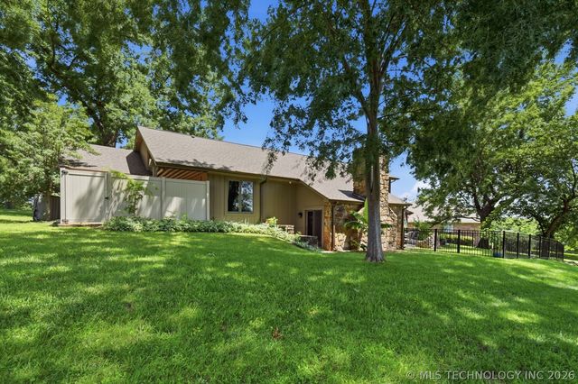 209 Walnut Circle, Grove, OK 74344