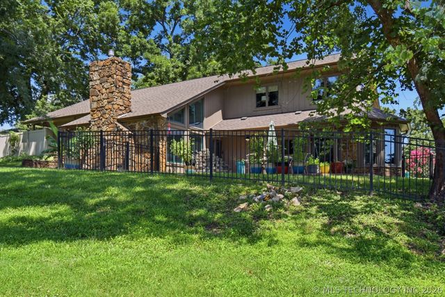 209 Walnut Circle, Grove, OK 74344