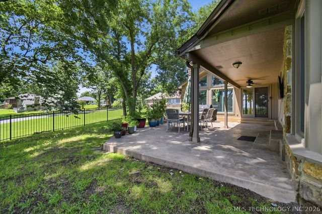 209 Walnut Circle, Grove, OK 74344