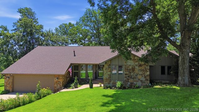 209 Walnut Circle, Grove, OK 74344