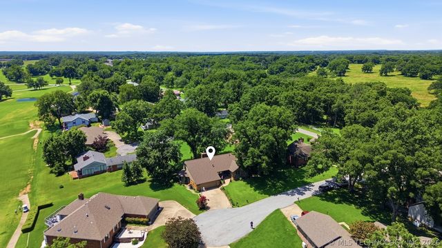209 Walnut Circle, Grove, OK 74344