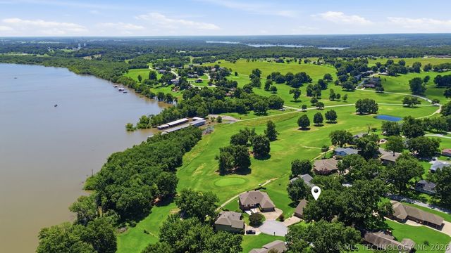 209 Walnut Circle, Grove, OK 74344