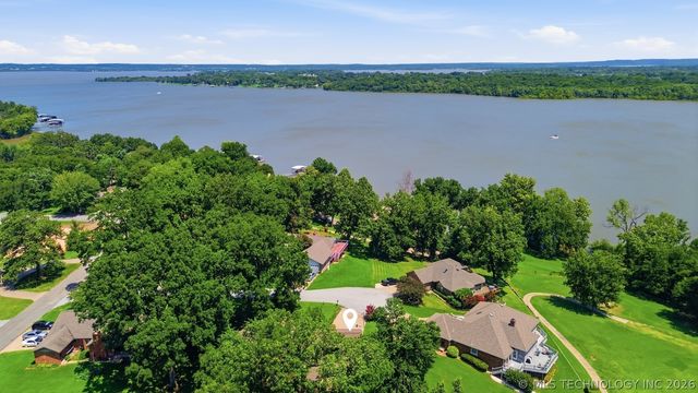 209 Walnut Circle, Grove, OK 74344