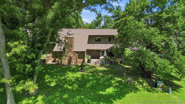 209 Walnut Circle, Grove, OK 74344