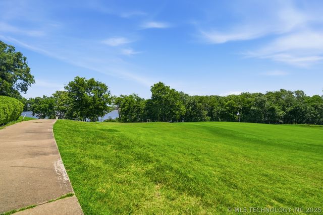 209 Walnut Circle, Grove, OK 74344
