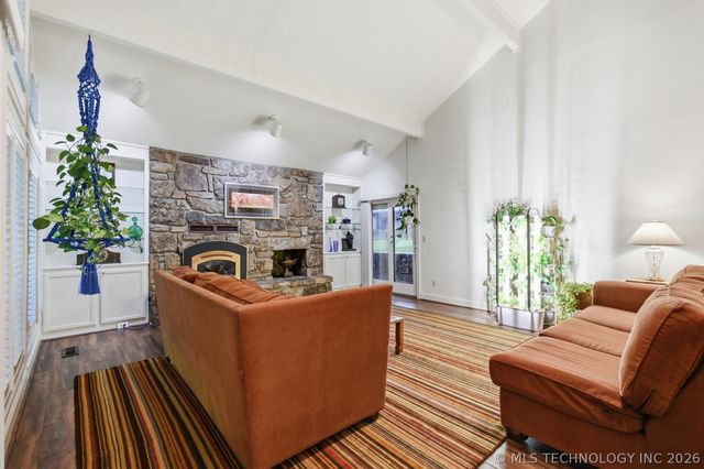 209 Walnut Circle, Grove, OK 74344