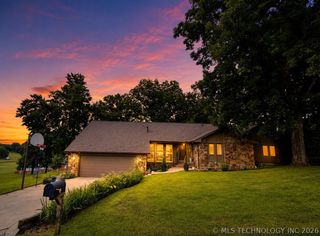 209 Walnut Circle, Grove, OK 74344