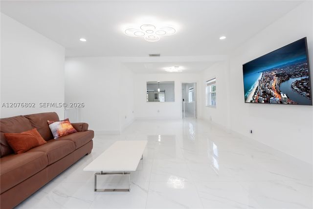 970 Plover Ave, Miami Springs, FL 33166