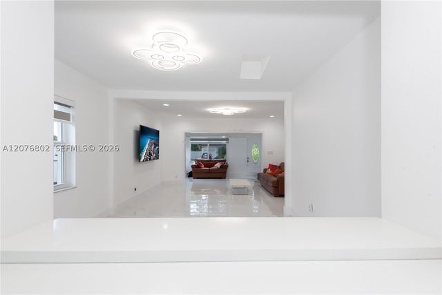 970 Plover Ave, Miami Springs, FL 33166