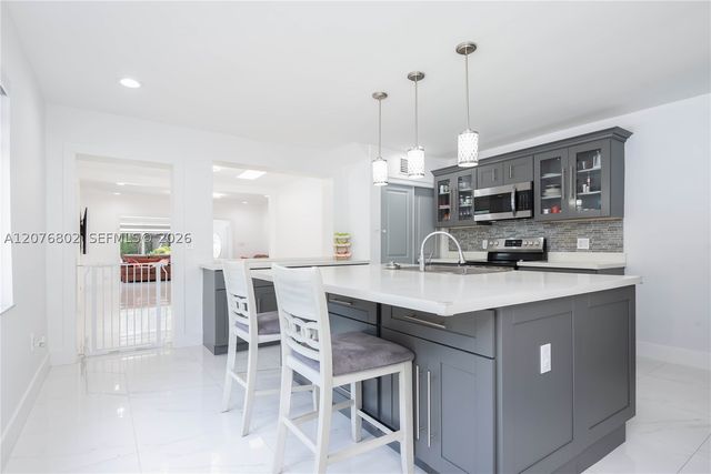970 Plover Ave, Miami Springs, FL 33166