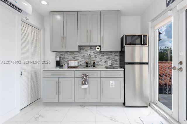970 Plover Ave, Miami Springs, FL 33166