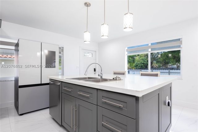 970 Plover Ave, Miami Springs, FL 33166