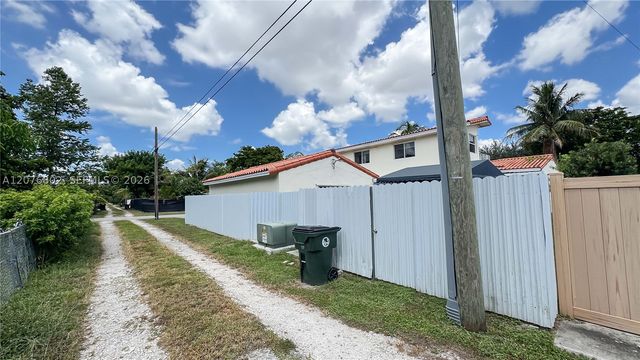 970 Plover Ave, Miami Springs, FL 33166
