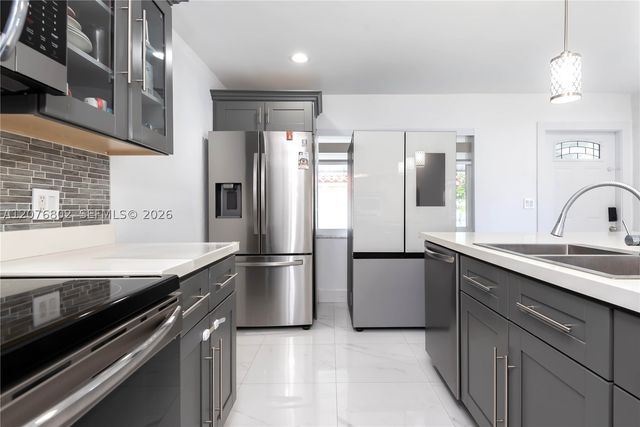 970 Plover Ave, Miami Springs, FL 33166