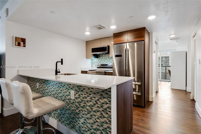 9261 E Bay Harbor Dr 607, Bay Harbor Islands, FL 33154