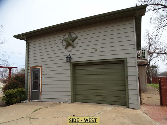 1305 W Elliott Street, Breckenridge, TX 76424