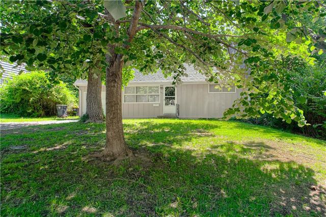 8603 Corrington Avenue, Kansas City, MO 64138