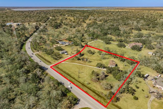 504 W Highway 332 W, Lake Jackson, TX 77566