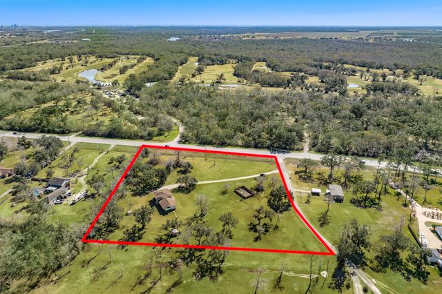 504 W Highway 332 W, Lake Jackson, TX 77566